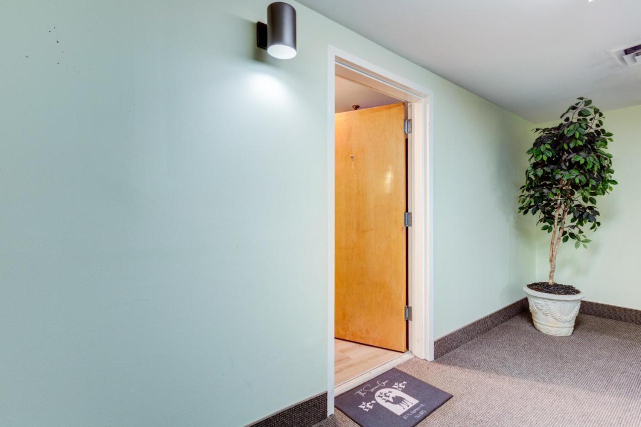 Entire Condo In Downtown Winston 외부 사진